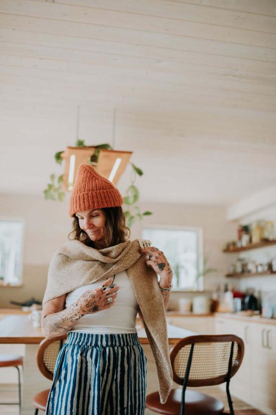  해피 프렌치 갱 머플러/스카프 염색하지 않은 알파카 수제 직조 로레트 숄 카멜 - HAPPY FRENCH GANG