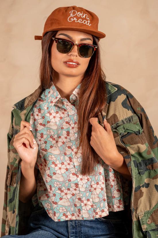  DUSHYANT. 셔츠 두샨트. 핸드 프린팅 캐미 크롭 셔츠 터쿼이즈/화이트 플로럴 - DUSHYANT