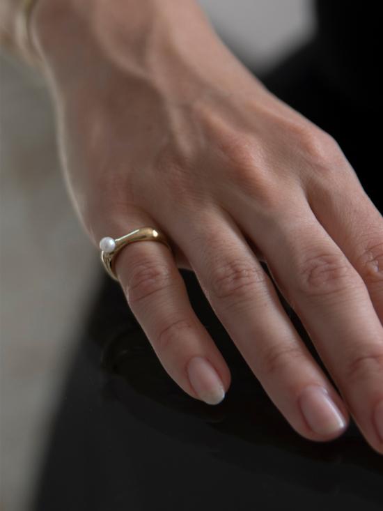  수아이 반지 오나 진주 장식 스몰 링 - 황동 - SUAI