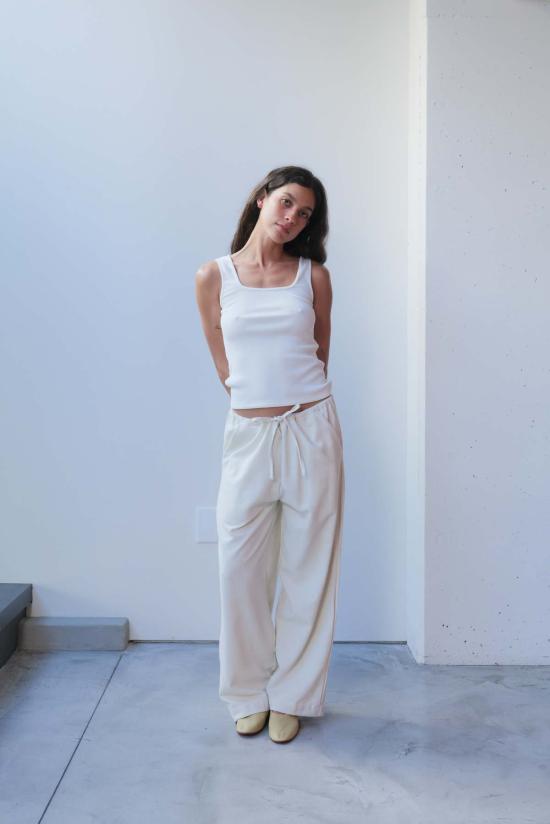  앳 던 민소매 티셔츠 새벽에. 면 골지 스퀘어넥 탱크탑 - AT DAWN.