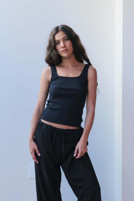  앳 던 민소매 티셔츠 새벽에. 면 골지 스퀘어넥 탱크탑 - AT DAWN.