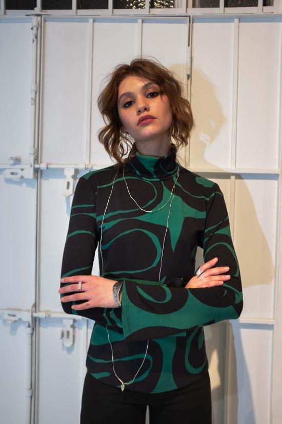  언타이틀드 인 모션 터틀넥 무제 인 모션 오르마  나프테 - UNTITLED IN MOTION