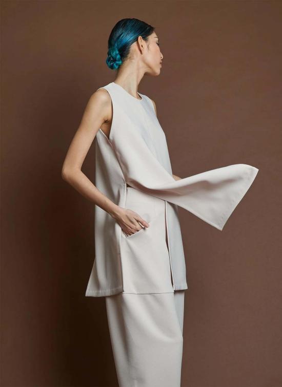  카렘 블라우스 포 리프 패널 슬리브리스 탑 - KAAREM