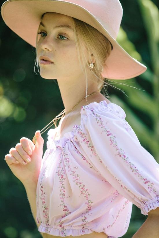  메릿 찰스 민소매 티셔츠 달리아 크롭탑 퍼플 플로럴 - MERRITT CHARLES