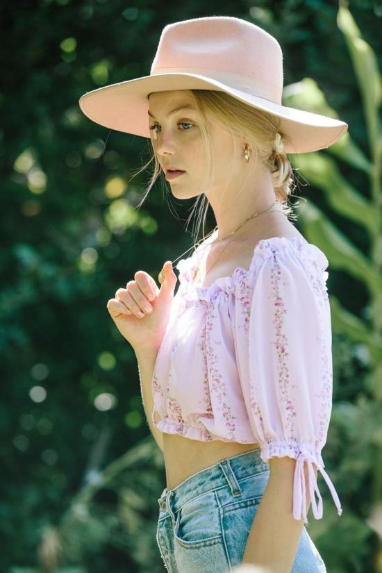  메릿 찰스 민소매 티셔츠 달리아 크롭탑 퍼플 플로럴 - MERRITT CHARLES