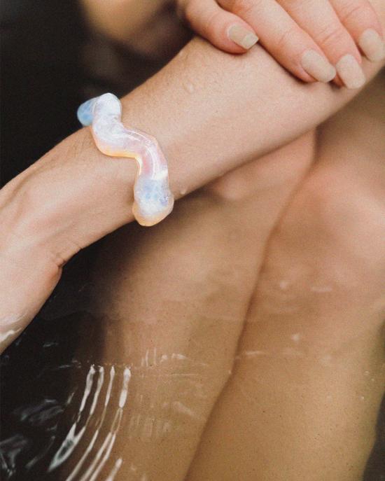  줄리 테브노 팔찌 줄리 테베노 에테르나 글래스 오팔 아이스 커프