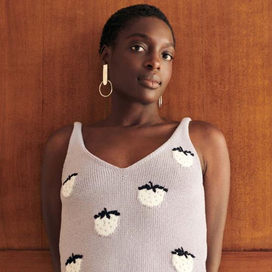  지지 니트웨어 민소매 티셔츠 딸기 탱크탑