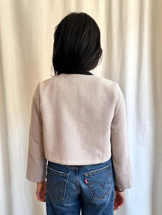  카렘 가디건 Kaarem Scales 긴 소매 크롭  베이지 참깨 - KAAREM