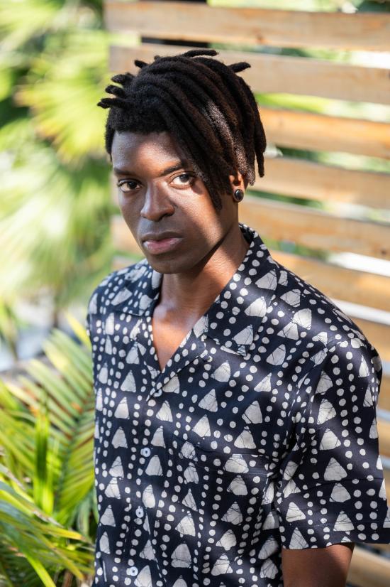  DUSHYANT. 반팔 셔츠 두샨트. 핸드 블록 프린팅 '더 돈' 캠프 칼라  블랙 트라이앵글 아트 프린트 - DUSHYANT