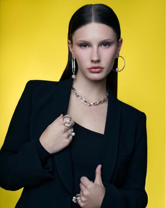  주미 림 이어링 미디엄 후프  (진주 장식 및 진주 뒷면 포함, 로듐 도금/화이트) - JOOMI LIM