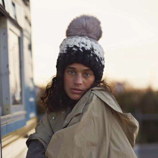  Mischa Lampert 모자 미샤 램퍼트 브라운 앤 블랙 스트라이프 비니 + 토프 XL 폼폼