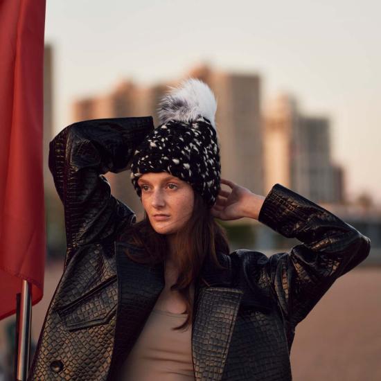  미샤램퍼트 모자 미샤 램퍼트 블랙/화이트 비니 + 실버 폭스 XL 폼폼 - MISCHA LAMPERT