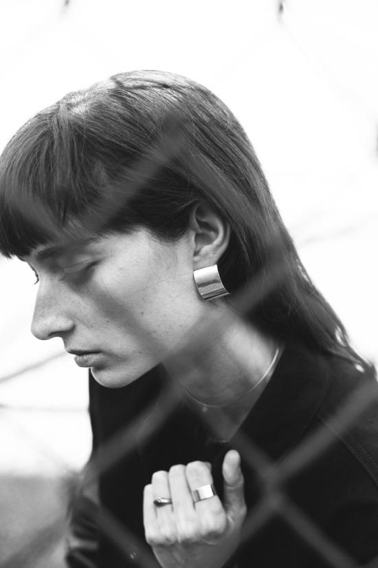  타린 토마스 이어링 커브드 앤디 - TARIN THOMAS