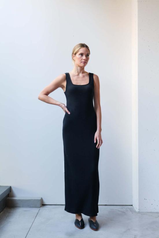  앳 던 롱 원피스 새벽에. 스퀘어넥 롱드레스 - AT DAWN.