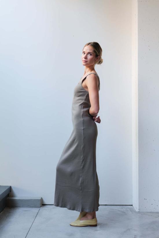  앳 던 롱 원피스 새벽에. 스퀘어넥 롱드레스