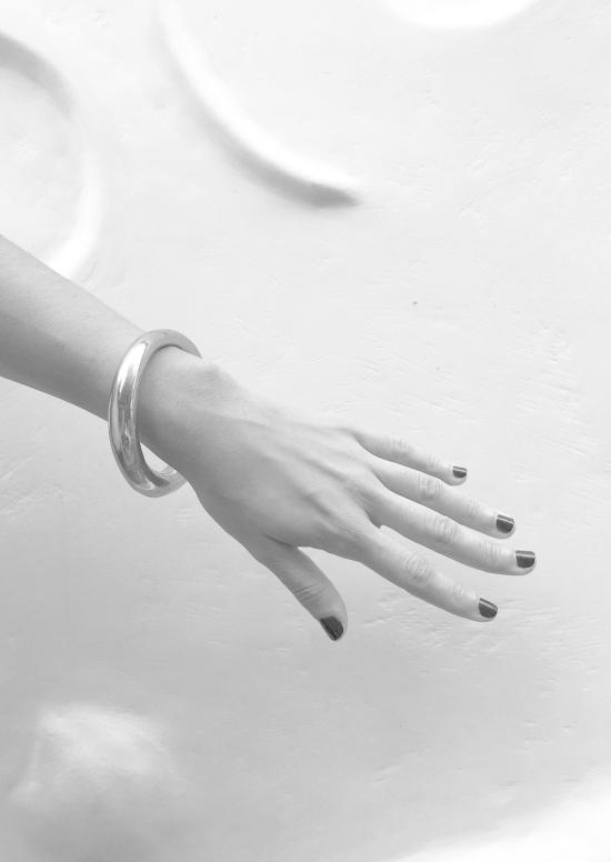  JULIE THÉVENOT 커프스 링크/타이 홀더 줄리 테베노 볼루마 #8 뱅글 화이트 브라스