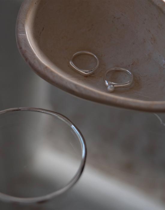  수아이 반지 오나 진주 장식 실버 스몰 링 - SUAI