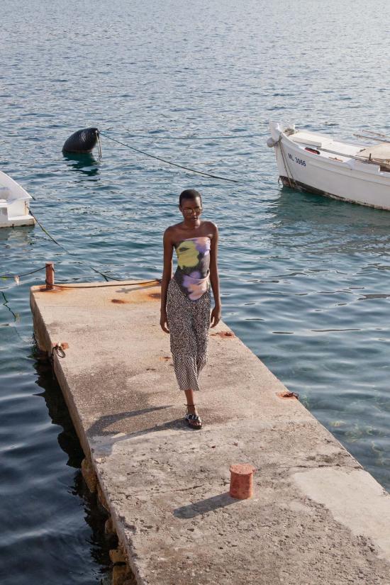  언타이틀드 인 모션 민소매 티셔츠 제목 없음 모션 포마 탑 이리다에아 - UNTITLED IN MOTION