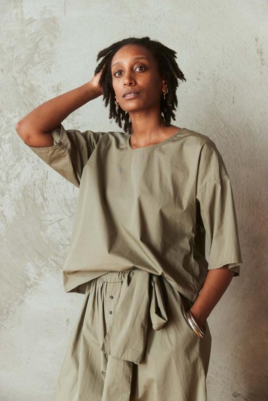  엘사 에스투르지 블라우스 나비 탑