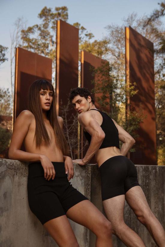  팽 민소매 티셔츠 팡 에센셜 골지 스퀘어넥 크롭탑 블랙 - FANG