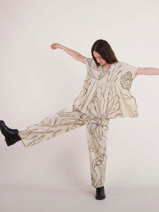  IKKIVI 블라우스 이키비 플로럴 에코  오프 화이트 - OTHER BRANDS