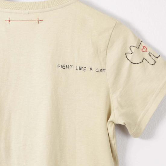  Cats with a Heart 반팔 티셔츠 하트를 품은 고양이 가족 자수 티셔츠 샌드 - OTHER BRANDS