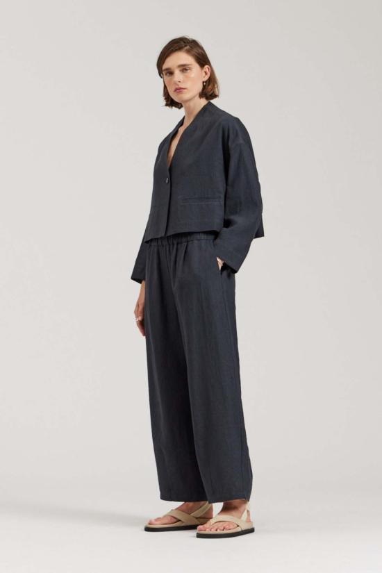  수트 자켓 There Elswhere 칼라리스 크롭 블레이저 딥 네이비 - OTHER BRANDS