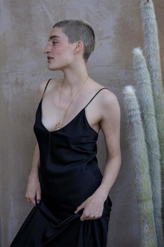  에리카 타노브 롱 원피스 에리카 타노프 탈룰라 실크 샤르뫼즈 가운 블랙 - ERICA TANOV