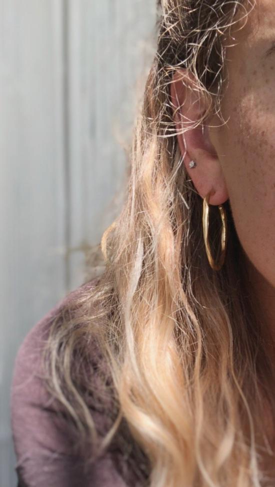  머큐리얼 스튜디오 이어링 스머시드 후프 - MERCURIAL STUDIO