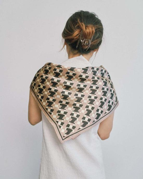  로스트 패턴 머플러/스카프 잃어버린 패턴 하운드투스 모던 실크 반다나