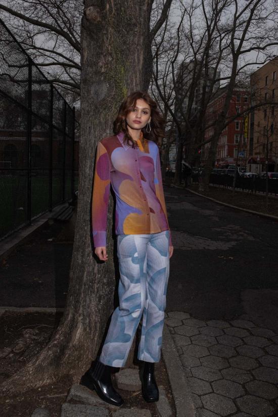  Untitled in Motion 블라우스 제목 없음 움직임 속 레비타스  아르테미사 - UNTITLED IN MOTION