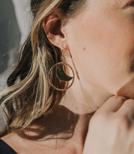  마트르 부미 이어링 Matr Boomie Diya 초승달 후프 귀걸이