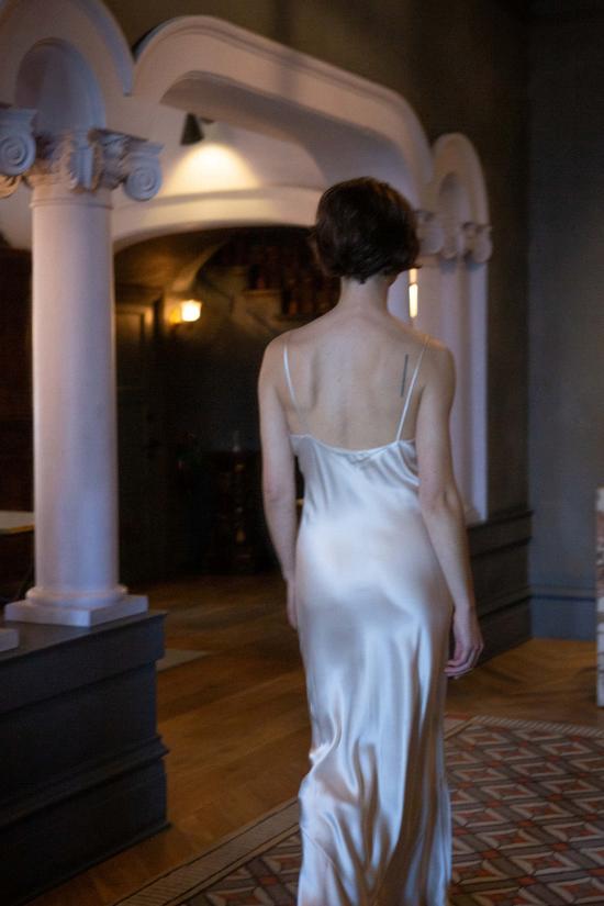  에리카 타노브 롱 원피스 에리카 타노프 탈룰라 실크 샤르뫼즈 가운 알라바스터 - ERICA TANOV