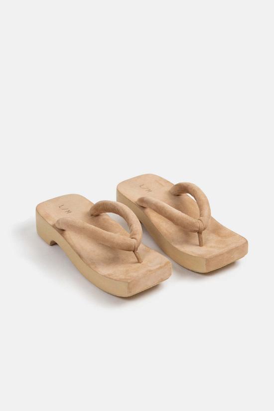  로렌 마누지안 뮬/슬리퍼 로렌 마누기안 스웨이드 조리 클로그 샌드 - LAUREN MANOOGIAN