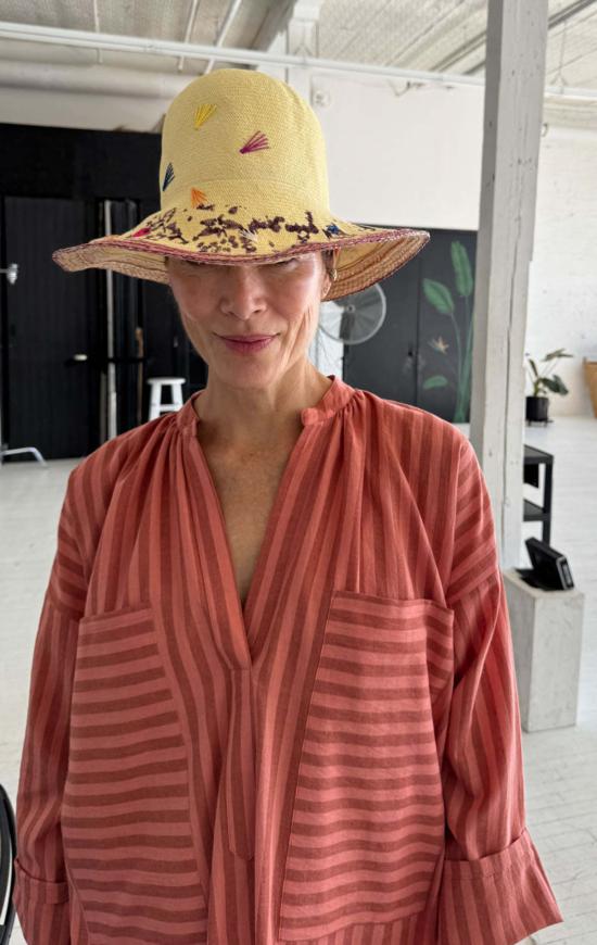  투 롱 원피스 코랄 스트라이프  포켓 카프탄 - TWO