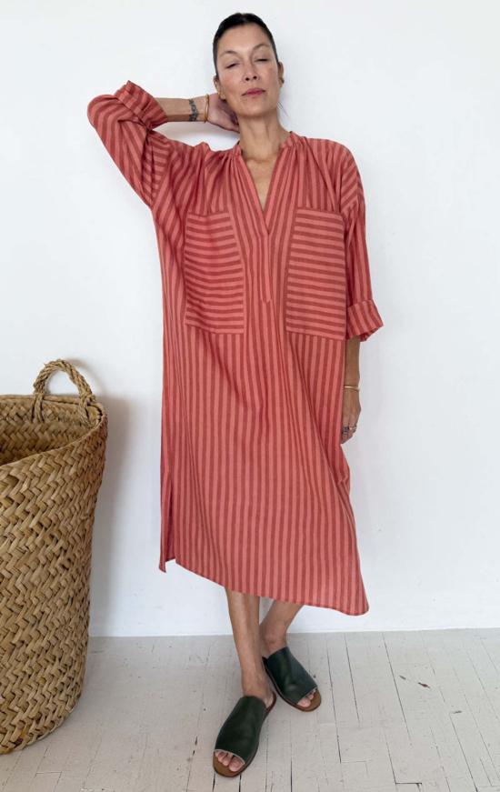  투 롱 원피스 코랄 스트라이프  포켓 카프탄 - TWO