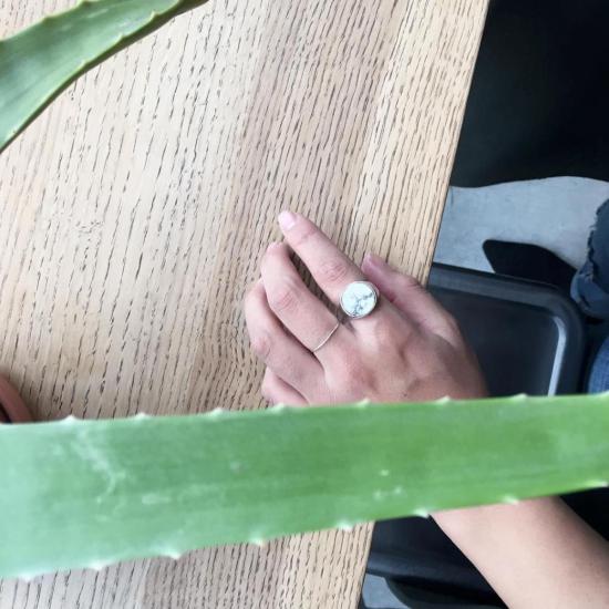  타린 토마스 반지 에버렛 링 화이트 하울라이트 - TARIN THOMAS