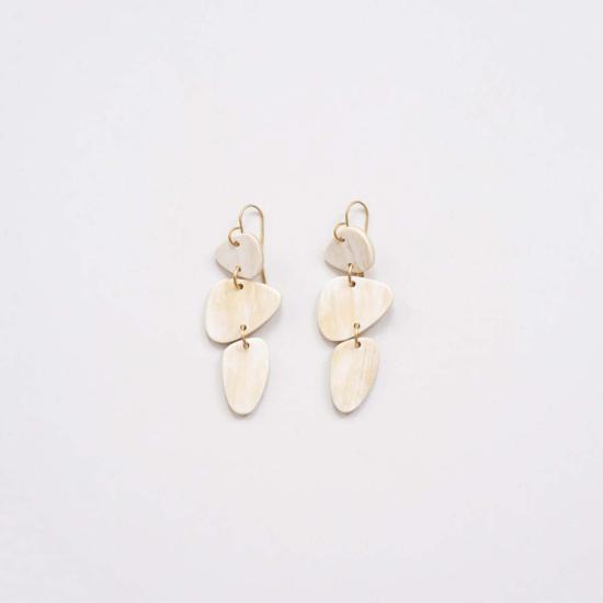  마디디 컬렉티브 이어링 겹겹이 쌓인 스톤 귀걸이 - MAADILI COLLECTIVE