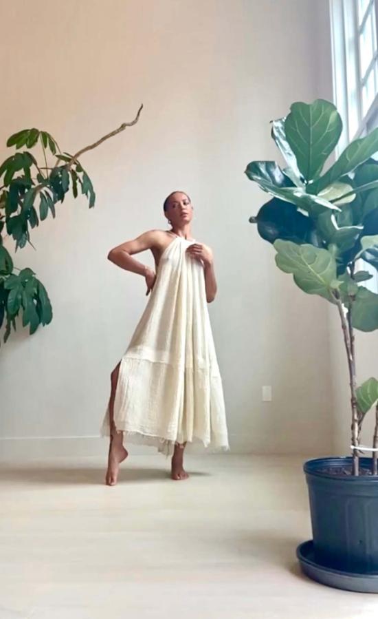  예세이트 롱 원피스 Yesaet Genet 맥시 홀터 드레스 베이지 - YESAET