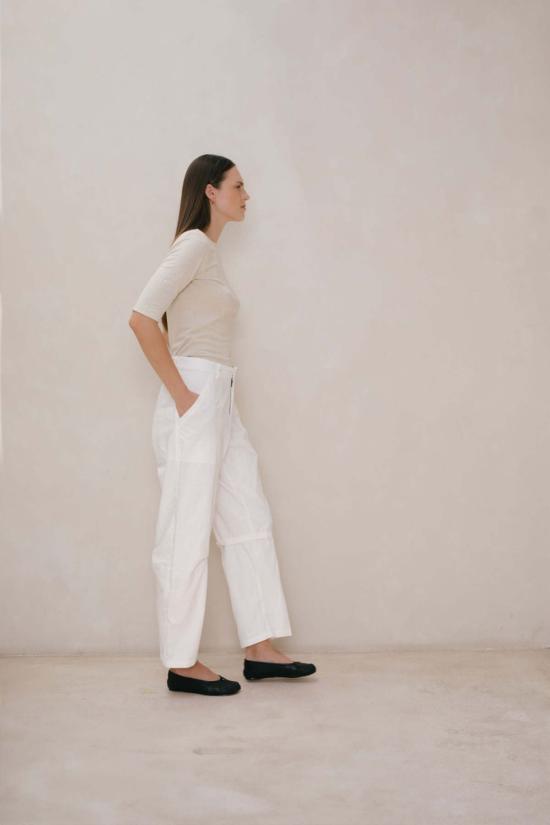  앳 던 블라우스 새벽에. 실크 하이탑 블랙 - AT DAWN.