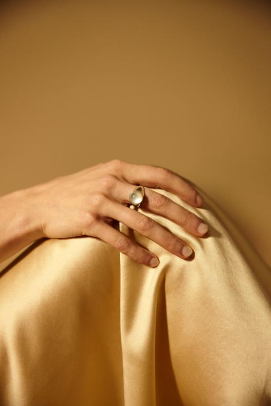  루스 오르티스 반지 루즈 오르티즈 카보숑 칵테일 링