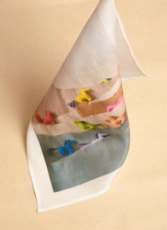  카렘 머플러/스카프 말띠 해 "작은 말" 민요 실크 스카프 8.5 x 12인치 - KAAREM