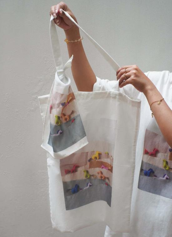  카렘 머플러/스카프 말띠 해 "작은 말" 민요 실크 스카프 8.5 x 12인치 - KAAREM