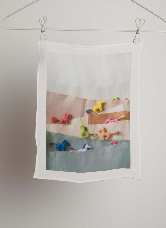  카렘 머플러/스카프 말띠 해 "작은 말" 민요 실크 스카프 8.5 x 12인치