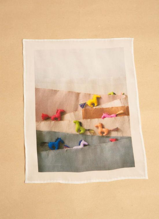  카렘 머플러/스카프 말띠 해 "작은 말" 민요 실크 스카프 8.5 x 12인치 - KAAREM