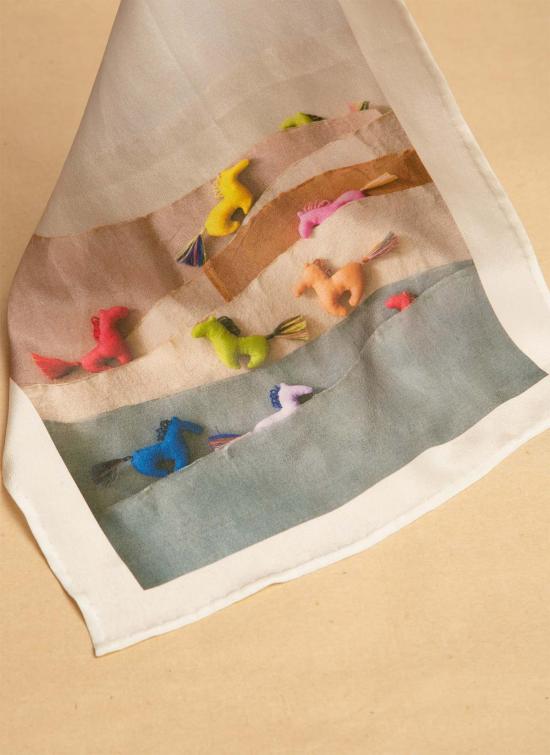  카렘 머플러/스카프 말띠 해 "작은 말" 민요 실크 스카프 8.5 x 12인치 - KAAREM