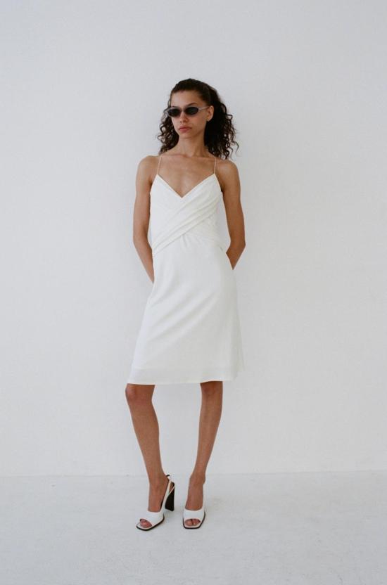  이스턴 말리 안경 더 메이어, 시스루 선글라스를 착용하다 - EASTON MARLEY