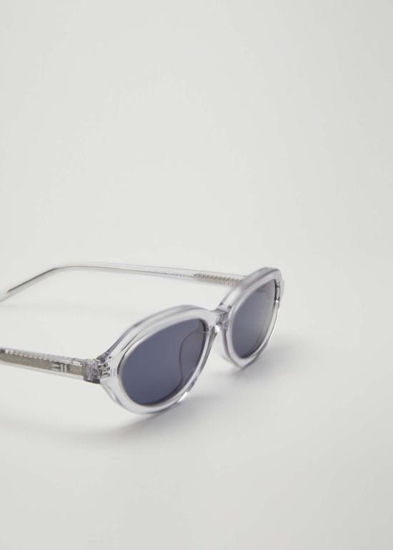  Easton Marley 안경 이스턴 말리 더 메이어, 시스루 선글라스를 착용하다 - OTHER BRANDS