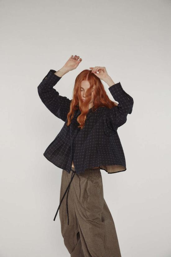  아멘테 블라우스 코튼 플리츠  블랙 - AMENTE