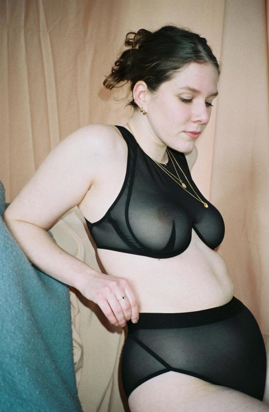  라 피유 도 브라 라 필레 도 푸투라 하이넥  블랙